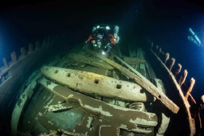 Водолазы обнаружили на дне Балтийского моря 400-летний корабль: он в таком идеальном состоянии, что ученые не могут понять причину его крушения