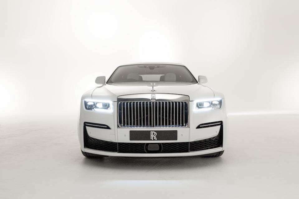 Второе поколение мощного Rolls-Royce Motor Cars представлено в 2020 году моделью Rolls-Royce Ghost - автомобиль марки Luxury