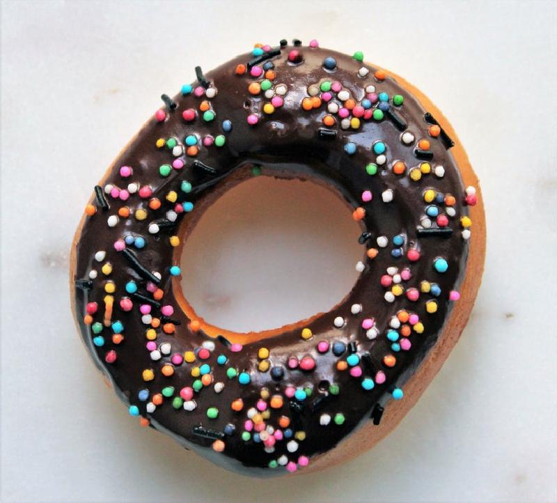 Свежие и мягкие пончики с глазурью: популярный рецепт прямиком из США