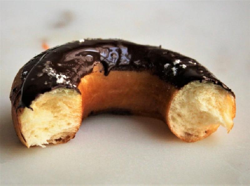 Свежие и мягкие пончики с глазурью: популярный рецепт прямиком из США