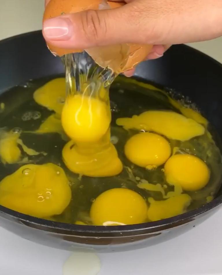 Фуд-блогер рассказала, как профессиональные повара разбивают яйцо одной рукой: буду удивлять родных моей новой "суперспособностью"