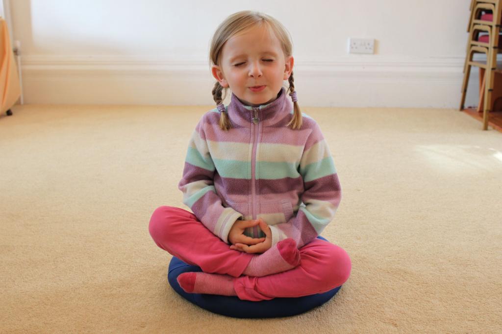 Если ребенок злится, разочарован или волнуется: попробуйте 3 медитации для детей