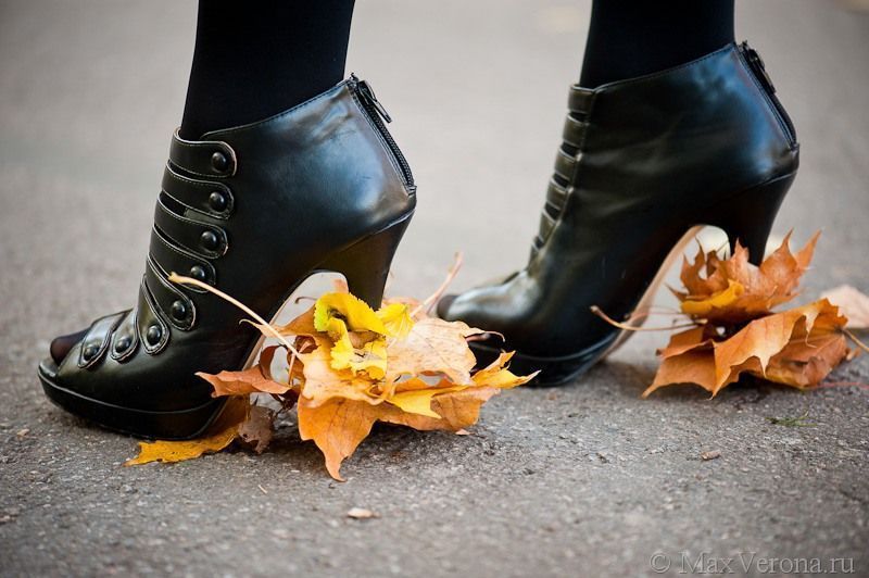 Никакие тканевые кроссовки ноги не защитят: врач-ортопед Константин Терновой рассказал, какую обувь не стоит носить осенью