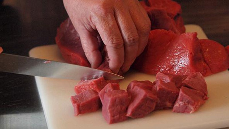 Красиво и профессионально: как правильно нарезать свинину, говядину, птицу