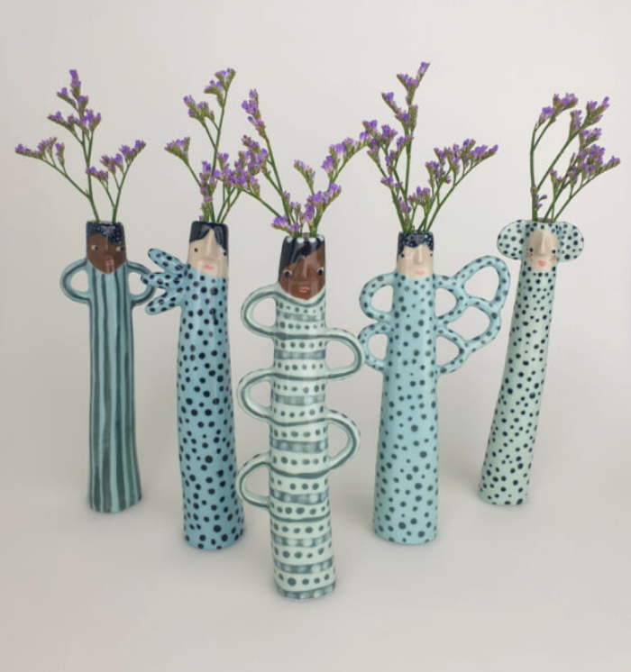 Художница Сандра Апперлу создает причудливые вазы с человеческими лицами, которые выражают эмоции и отношение друг к другу