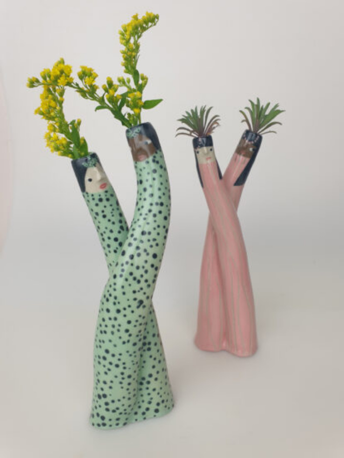 Художница Сандра Апперлу создает причудливые вазы с человеческими лицами, которые выражают эмоции и отношение друг к другу
