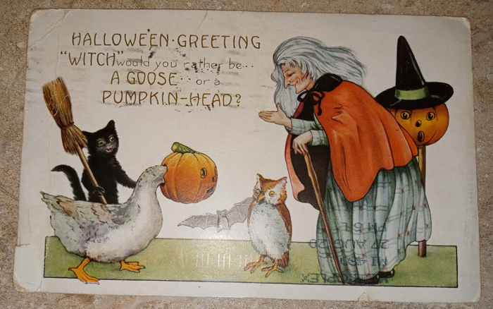 Американка получила поздравительную открытку на Хэллоуин, которая была отправлена 100 лет назад