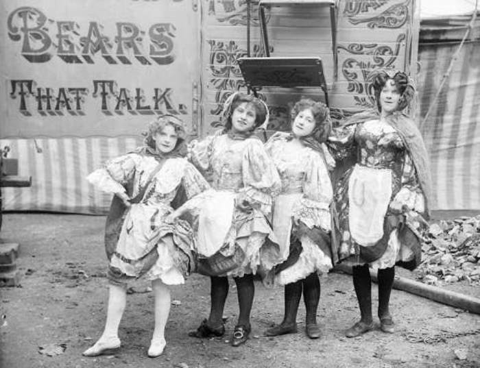Так выглядела жизнь бродячего цирка 100 лет назад: фото