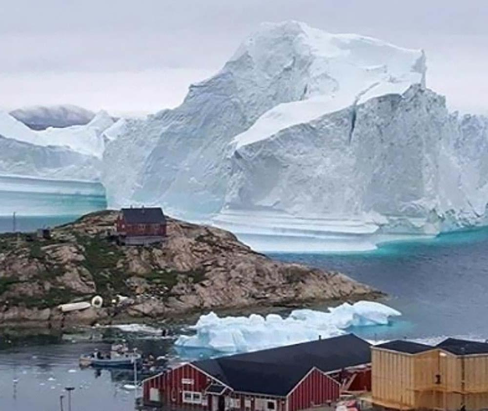 Кусок льда размером больше Парижа откололся от крупнейшего ледника Гренландии и разлетелся на части. Как это повлияет на уровень Мирового океана