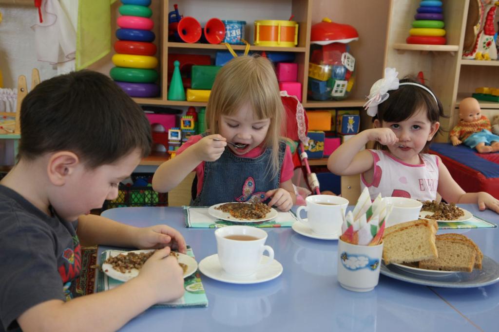 "Неужели я готовлю хуже?" Почему многие дети дома едят плохо, а в школе или садике уплетают за обе щеки