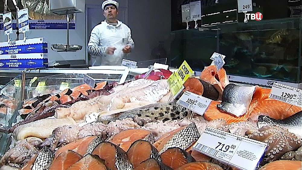Россияне начали экономить и стали меньше покупать дорогую рыбу