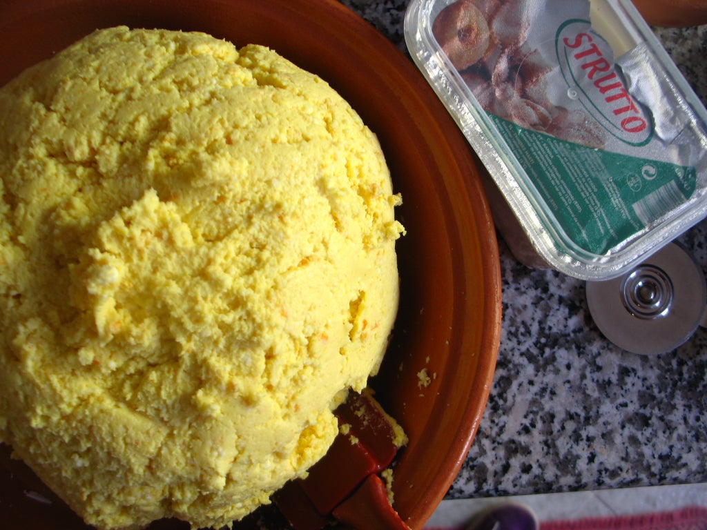 На завтрак готовлю для всей семьи традиционную итальянскую выпечку — сырники в корзиночках из тонкого теста