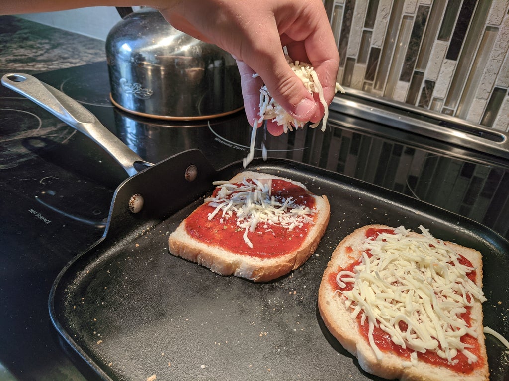 Не бутерброд, а пицца: простой рецепт вкусного сэндвича, так напоминающего итальянский шедевр