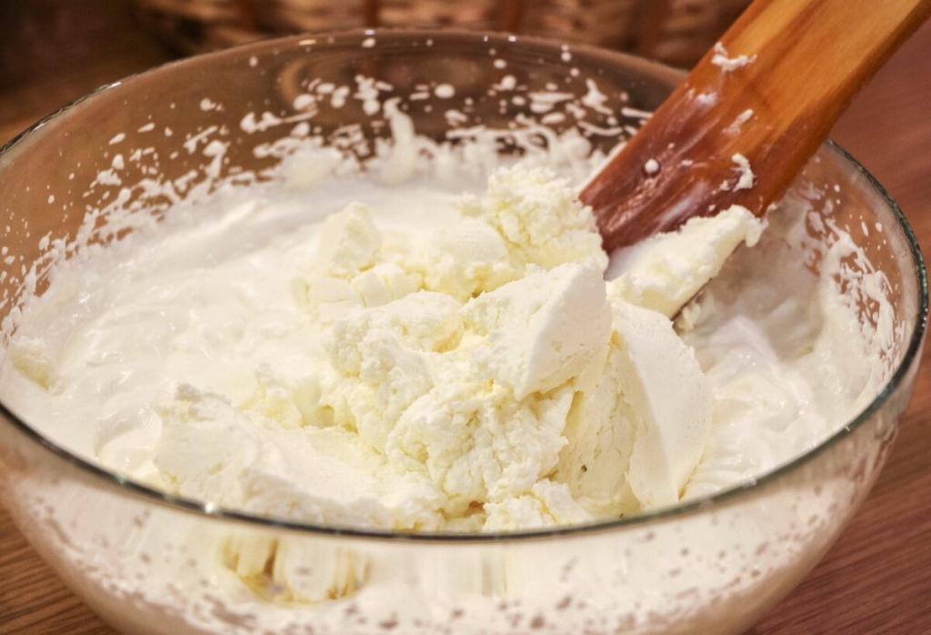 Самый любимый десерт домочадцев: неповторимый микс из свежего сыра, клубники и печенья