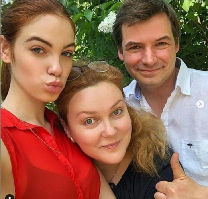 Леся Самаева из т/с "Тайна Марии" уже 20 лет замужем за красивым мужчиной с интеллигентным лицом - актером Андреем Самининым: фото