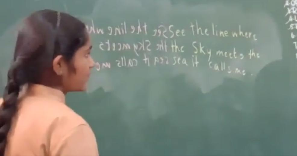 16-летняя индийская девушка написала 40 слов за минуту обеими руками одновременно (видео)