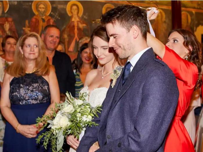 Свидетельство о браке унесло ветром: что пошло не так на свадьбе в Греции