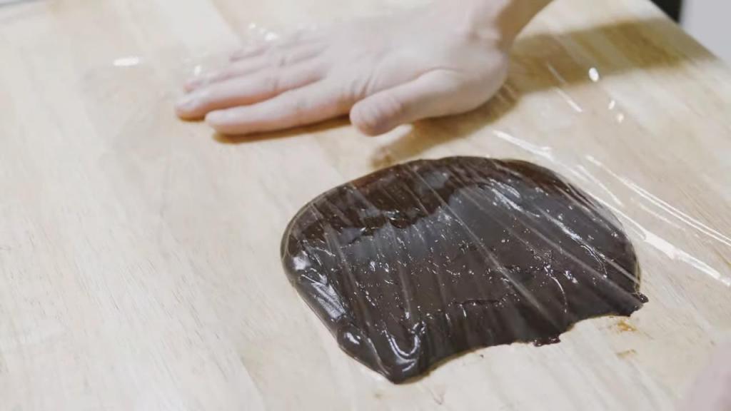 Каждые выходные пеку шоколадно-мраморный хлеб по рецепту из японского ресторана Akino Kitchen. Готовить легко и гостям подать не стыдно