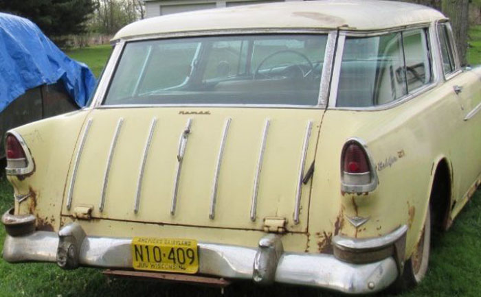 Мужчина нашел в сарае пожилой женщины Chevrolet 1955 года и задался целью восстановить его: комментарии в Сети были самыми разными