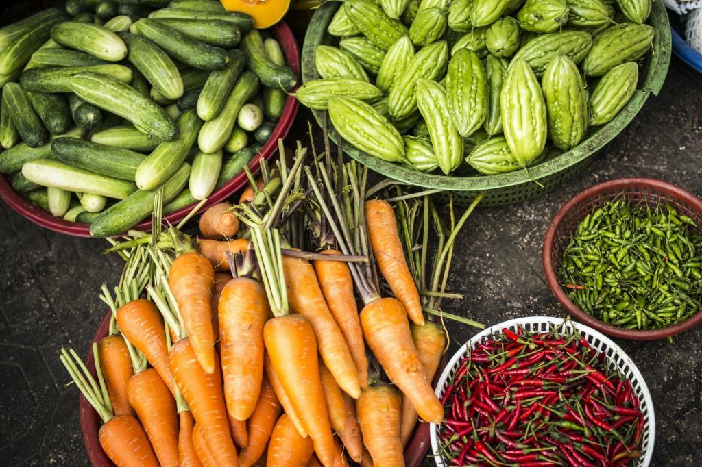 Деревенская еда как принцип ЗОЖ: на что нужно обратить внимание при закупке сезонных продуктов