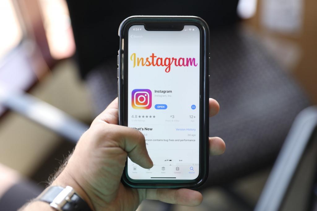 Шпионаж через камеру телефона: пользователи Instagram обвиняют Facebook в сборе личной информации