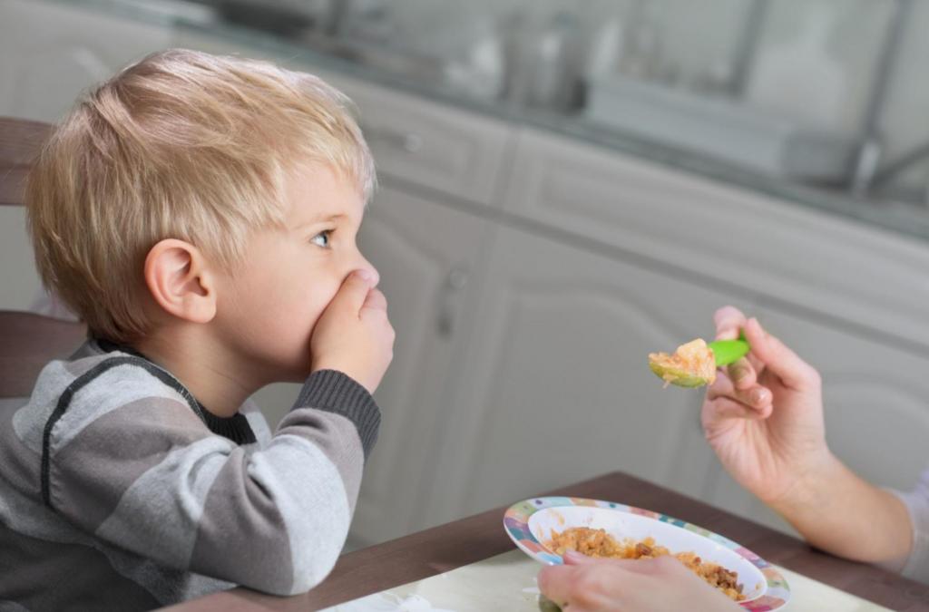 Не делить еду на "хорошую" и "плохую": 6 советов как воспитать уверенных в себе детей