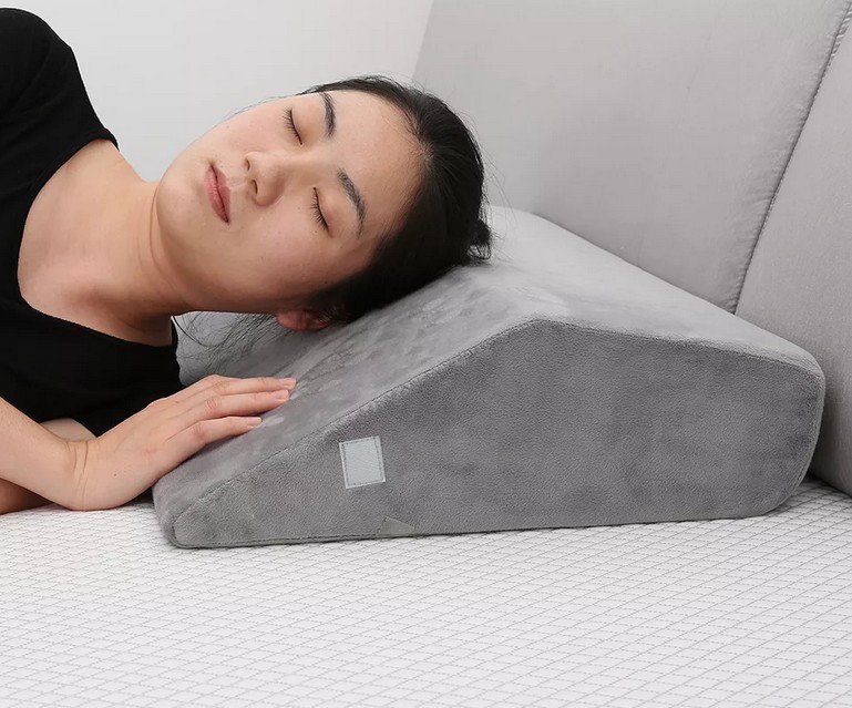 Оказывается, подушка - не только под ушко: чтобы сон был здоровым, ее нужно располагать правильно