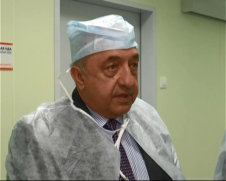 Известному кардиохирургу Ренату Акчурину уже 74 года. Он рассказал, как сам бережет здоровье своего сердца и что давно исключил из рациона