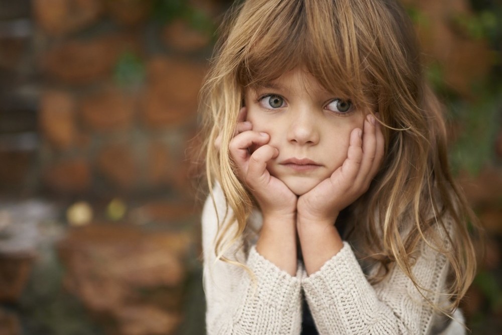Как родителю помочь своему ребенку справиться с горем и пережить смерть близкого человека: 4 эффективные методики