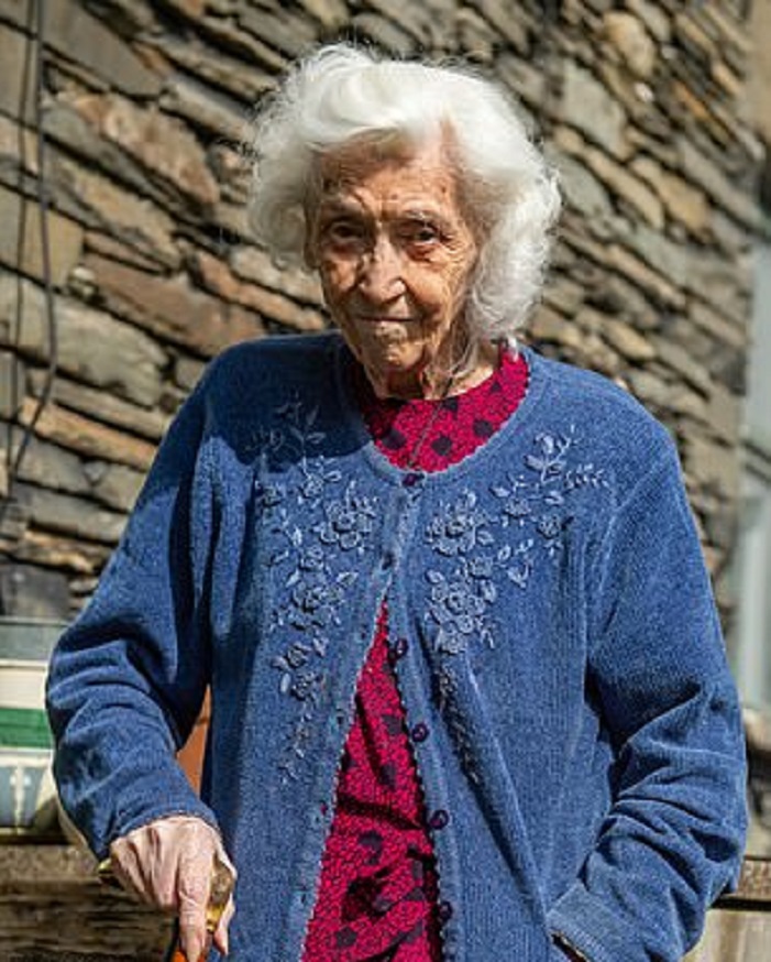 100-летняя женщина целый век живет в одном и том же доме: фото