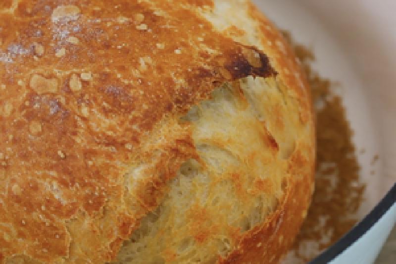 Ленивый хлеб из 4 ингредиентов без замеса и хлебопечки: зачем идти в магазин, если можно приготовить самостоятельно