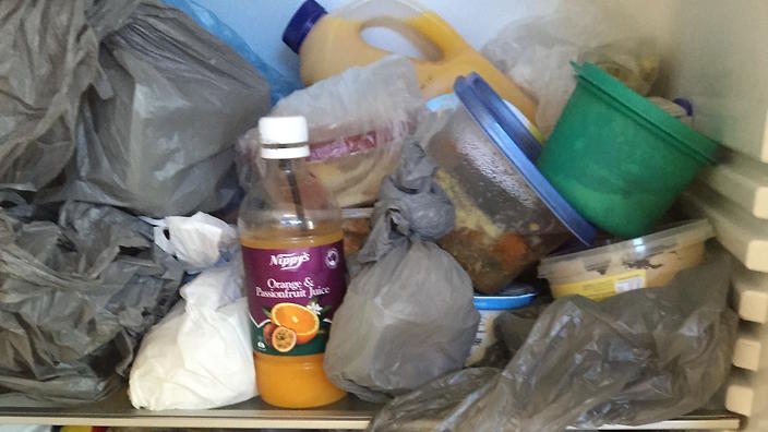 Парень не выдержал и опубликовал фото того, как его девушка "раскладывает" продукты в холодильнике после шопинга
