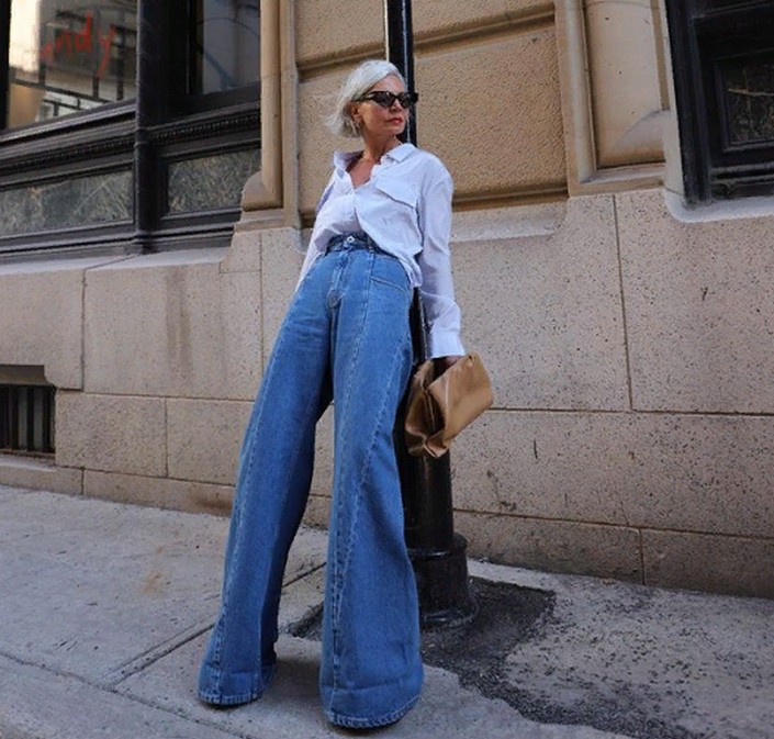 Новое - хорошо забытое старое: расклешенные джинсы снова в моде осенью - зимой 2020/2021