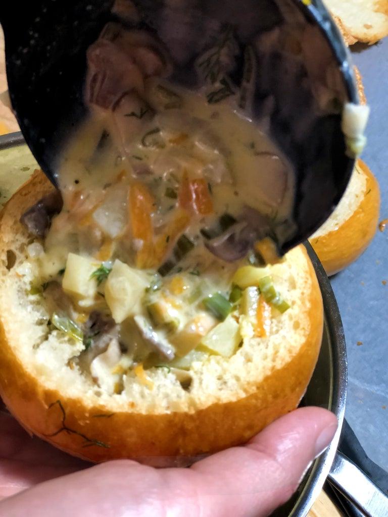 Грибы в съедобных горшочках: простой рецепт необычного блюда с картофелем в сливочном соусе