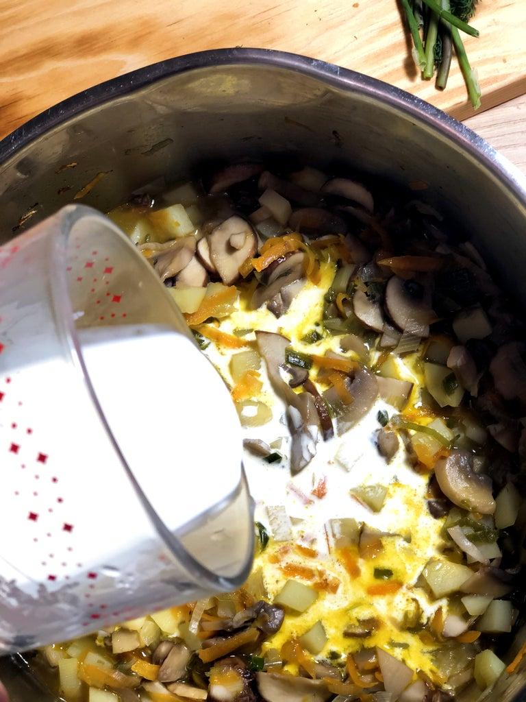 Грибы в съедобных горшочках: простой рецепт необычного блюда с картофелем в сливочном соусе