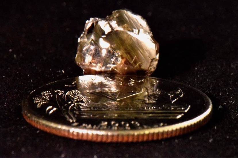 «Я думал, это кусок стекла!»: управляющий банком обнаружил алмаз весом 9,07 карата в Арканзасе