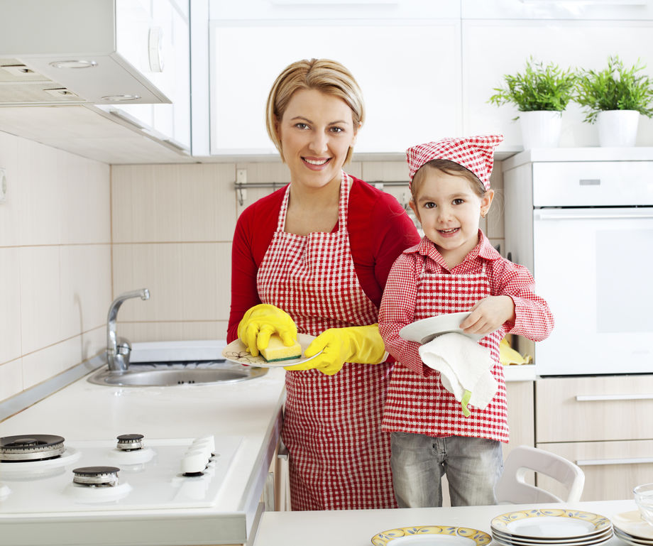 Благодарите за каждый шаг: как приучить ребенка выполнять домашние дела и почему это важно. Заметки психолога Памелы Ли