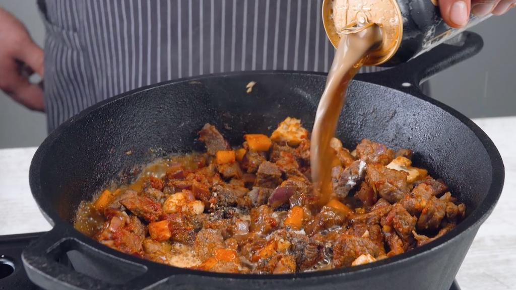 Рагу из говядины с картофельной крошкой: интересный рецепт оригинального блюда