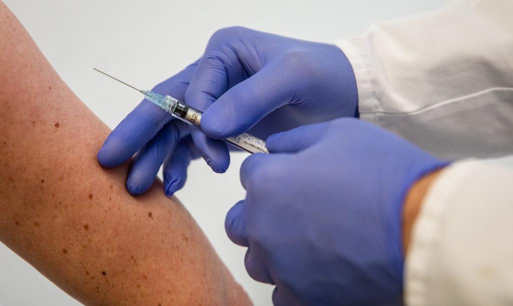 В Великобритании при тестировании вакцин добровольцев будут специально заражать коронавирусом