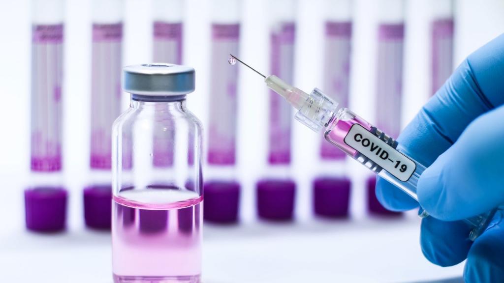 В Великобритании при тестировании вакцин добровольцев будут специально заражать коронавирусом