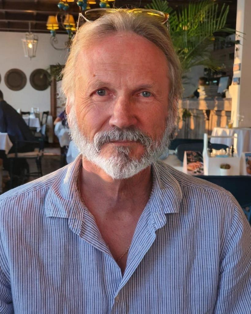 Седые волосы и борода: поклонники не узнали 40-летнего Вячеслава Мясникова на новом фото
