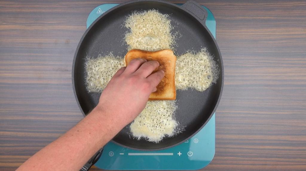 Простая закуска из хлеба: сырные корзиночки с начинкой из бекона