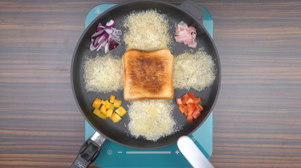 Простая закуска из хлеба: сырные корзиночки с начинкой из бекона