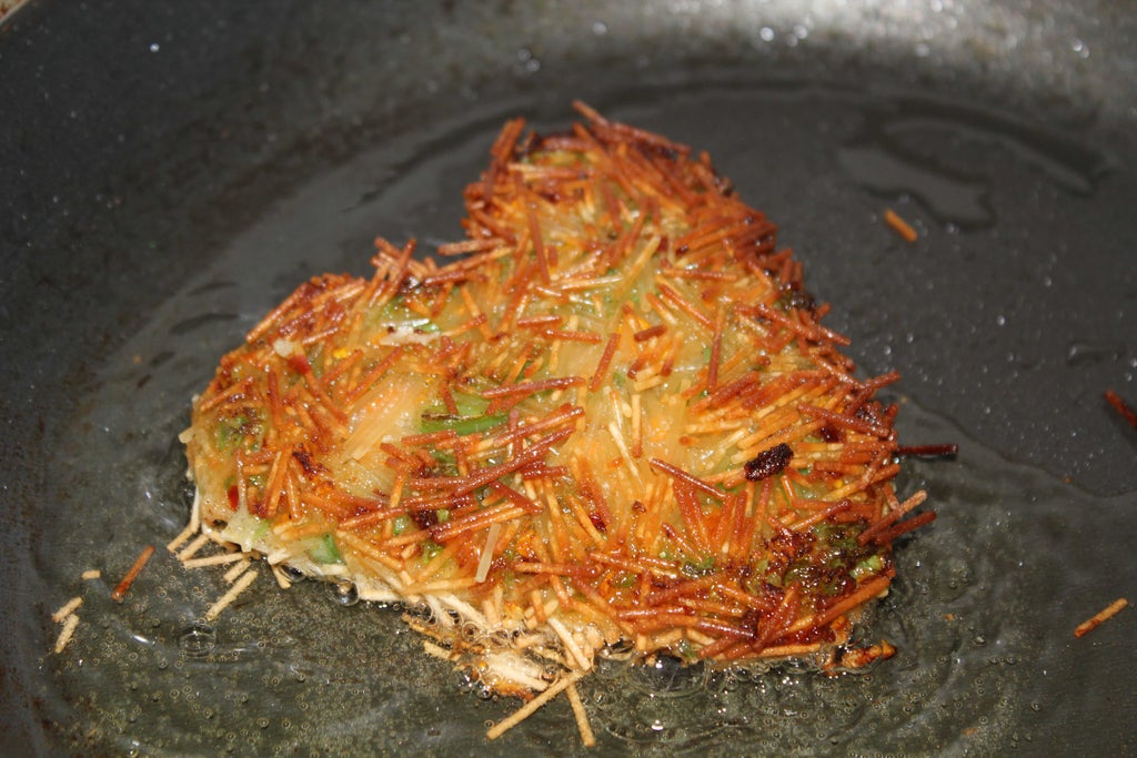 Овощные сердечки с кукурузной мукой и хрустящей панировкой из спагетти: котлетки получаются ароматными, сытными и очень вкусными