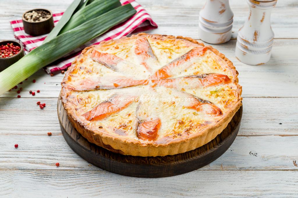 Выпечка с сыром: пирог с лососем и десерт с нектаринами