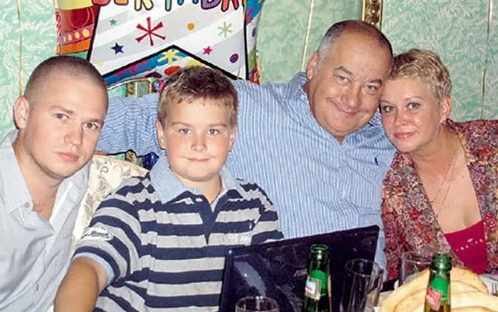 Игорь Маменко признался Корчевникову, что он с детьми тяжело переживали смерть жены и матери