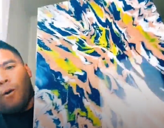 Чтобы получилась шикарная картина, художник Джонни Кью берет не кисти, а дрель: оригинальный способ рисования