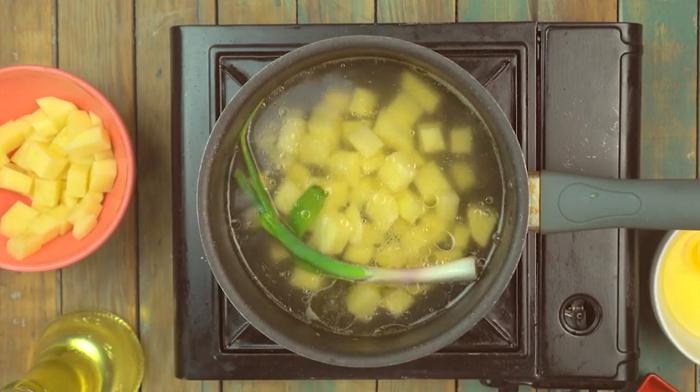 Венесуэльский куриный суп с картофелем и кориандром: готовится легко и быстро