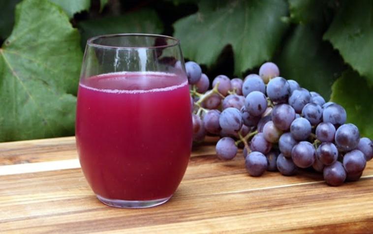 Запасаюсь на зиму виноградным соком: соковыжималку не использую и не стерилизую