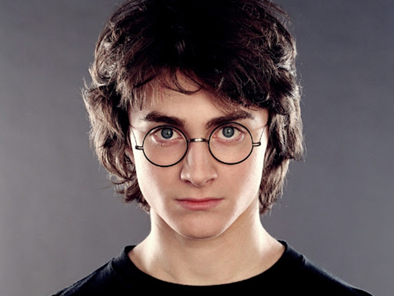 "Я не умею быть знаменитым": Дэниел Рэдклифф рассказал, на что тратит свои миллионы и жалеет ли о роли Гарри Поттера